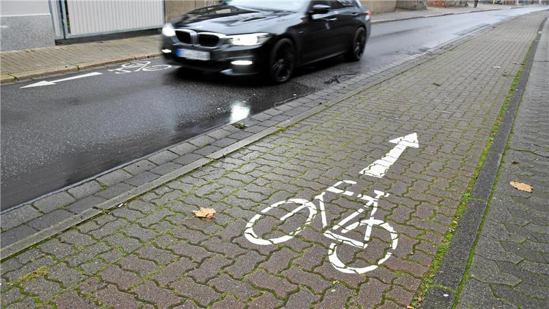 Den Kampf zwischen Rad und Auto in Goslar um den öffentlichen Raum gewinnt derzeit der Pkw noch deutlich.