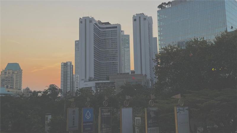 Dicke Luft in Bangkok: Mit Trockeneis gegen den Smog Den Menschen in Bangkok wird geraten, Aktivitäten im Freien zu vermeiden.