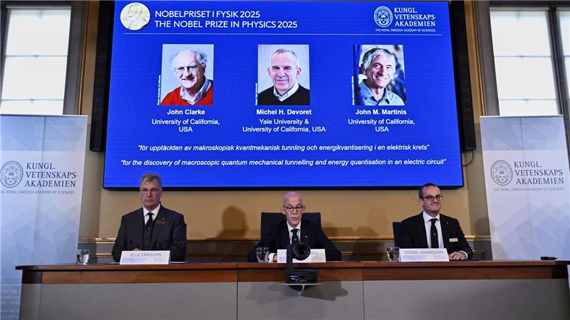 Den Nobelpreis für Physik erhalten 2025 die Quantenphysiker John Clarke, Michel Devoret und John Martinis. 