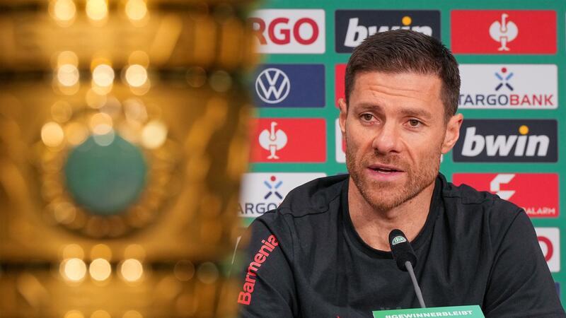 Jetzt erst recht: Bayer will Double gegen Außenseiter FCK Den Pokal im Blick: Leverkusens Trainer Xabi Alonso will nach der Meisterschale die nächste Trophäe holen.