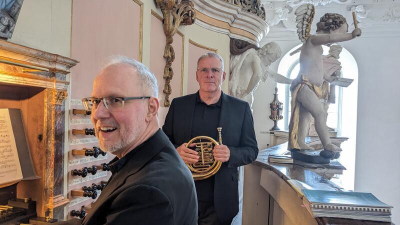 Stiftskirche St. Georg in Grauhof platzt fast aus den Nähten Den beiden Interpreten des Orgel-plus-Konzerts, Thorsten Andreas Pech an der Orgel und Uwe Komischke (Trompete, Corno da caccia) gelingt ein starker Auftakt des Grauhofer Orgelsommers 2024.