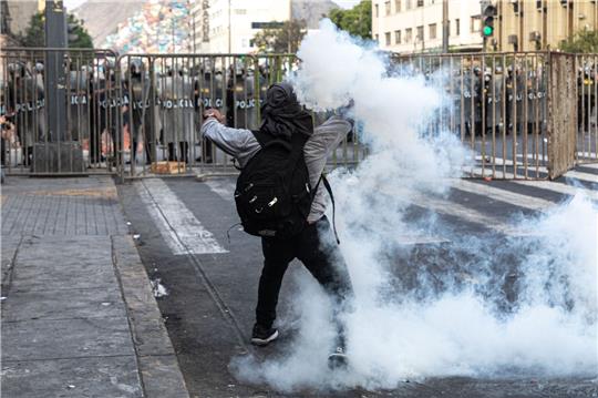 Den sechsten Tag in Folge demonstrierten zahlreiche Menschen auf den Straßen von Lima.