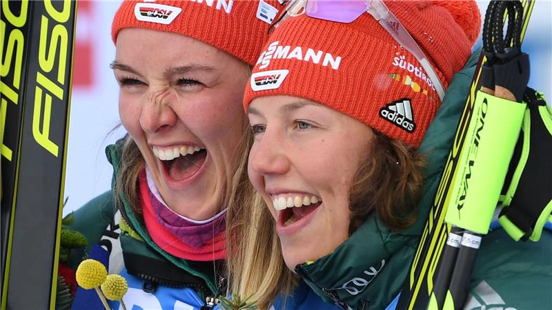 Denise Herrmann-Wick (l) und Laura Dahlmeier: Früher zusammen im Team, dann zusammen als ZDF-Expertinnen. (Archivfoto)