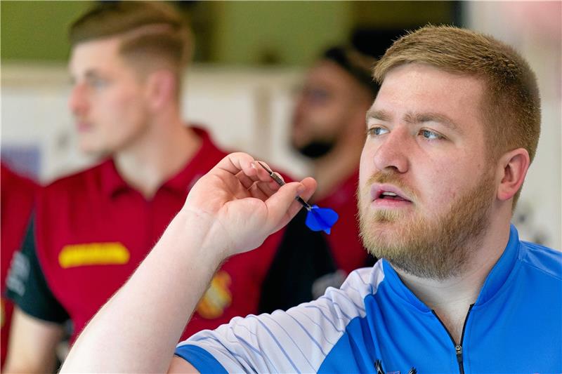 Jerstedter Falken: Erst Derbyfrust, dann zweiter Saisonsieg Dennis Prause ist der einzige Jerstedter Falke, der im Duell gegen den MTV Seesen seine Leistung bringt. Die 4:8-Niederlage kann aber auch er nicht verhindern. Foto: Drechsler