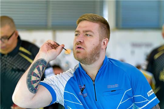 Dennis Prause ist voll konzentriert. Die Jerstedter Falken können am Samstag einen ganz großen Schritt in Richtung Klassenerhalt machen.  Foto: Drechsler