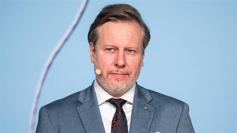 Wie steht es um die Windindustrie? Ein Messebesuch Dennis Rendschmidt ist Geschäftsführer des Fachverbands VDMA Power Systems.