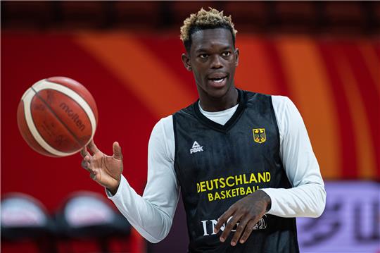 Dennis Schröder hat in der Heimat Ärger wegen der Hochzeit. Foto: Pförtner/dpa