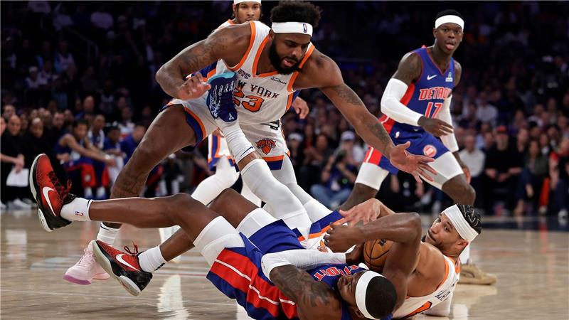 Dennis Schröder (hinten) und die Detroit Pistons setzten sich diesmal in einer umkämpften Partie gegen die New York Knicks durch.