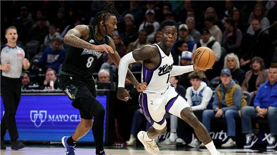 Dennis Schröder (r) erzielte 17 Punkte für die Kings, zum Sieg in Minnesota reichte es aber nicht. 