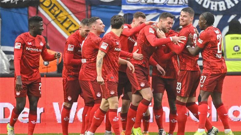 Der 1. FC Kaiserslautern hat das Zweitliga-Spiel gegen den Karlsruher SC klar für sich entschieden.