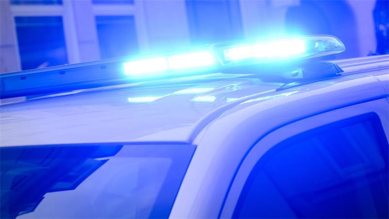 Der 14-Jährige fiel schwer verletzt auf den Boden. (Symbolbild)