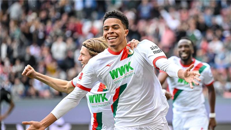 Der 18-jährige Noahkai Banks bejubelt sein erstes Bundesliga-Tor. 