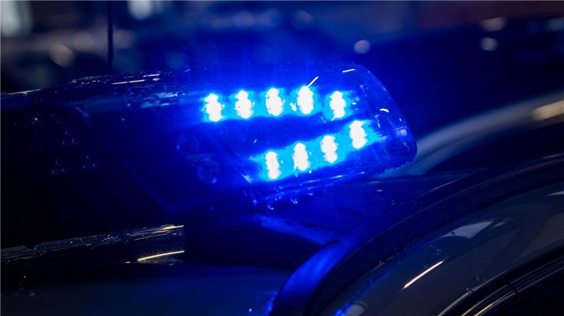Der 19-Jährige muss wegen seiner Blaulichtfahrt mit Konsequenzen rechnen. (Symbolbild)