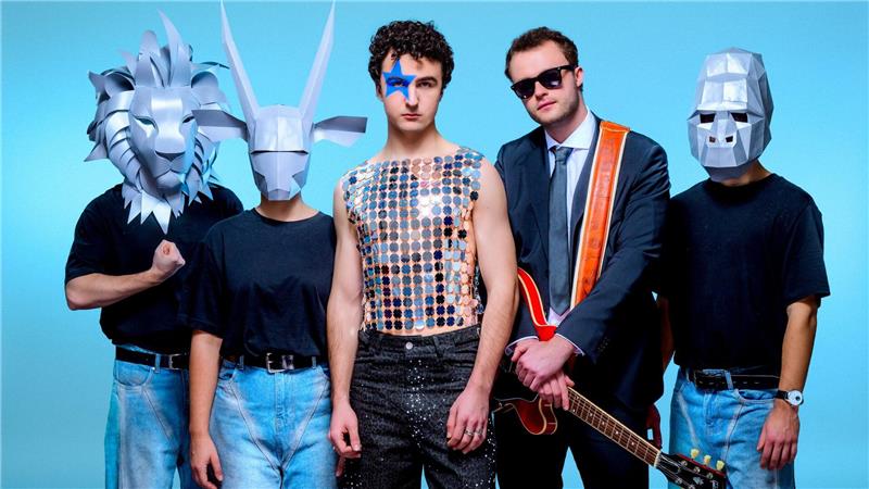 Der 19-jährige Sänger Cosmó vertritt Österreich beim 70. ESC im Mai in Wien