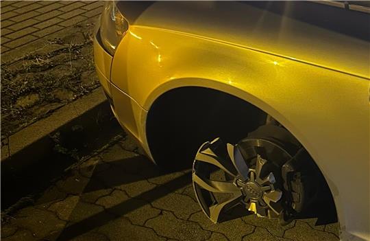 Der 25-Jährige durchfuhr die Stadt nach einem Unfall auf der abgefahrenen Felge seines Autos.