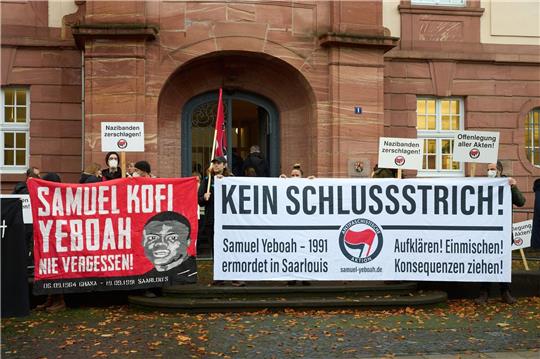 Der 27-jährige Asylbewerber Samuel Yeboah aus Ghana war 1991 infolge eines Brandanschlags gestorben. Nun soll es einen Landtags-Untersuchungsausschuss zu dem Fall geben.