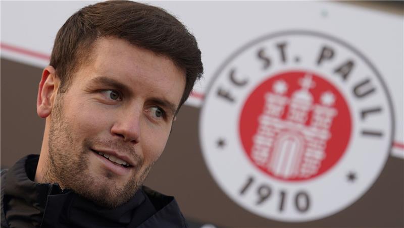 „Optimale Besetzung”: Hürzeler wird Trainer bei St. Pauli Der 29-jährige Fabian Hürzeler tritt beim FC St. Pauli die Nachfolge von Timo Schultz an.