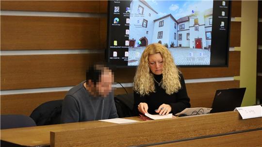 Der 34-jährige Angeklagte Sedat S. mit seiner Rechtsanwältin Silke Willig.