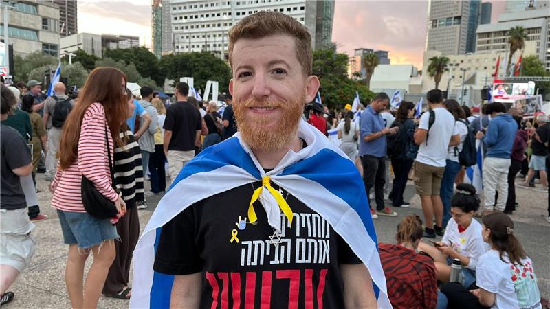 Der 37-jährige Daniel Colodro steht auf dem Platz der Geiseln.