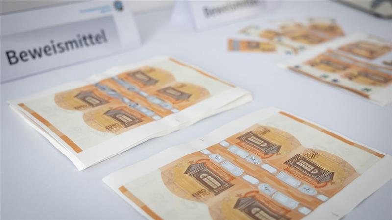 Der 50-Euro-Schein wird am häufigsten gefälscht: 33.956 Stück zählte die Bundesbank in Deutschland im Jahr 2025. Das war fast die Hälfte aller Euro-Blüten hierzulande. (Archivbild)