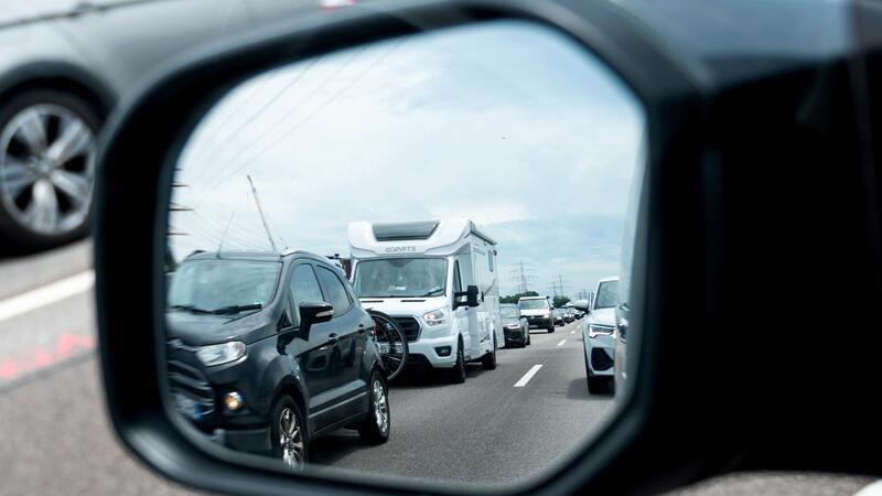 Der ADAC hatte an diesem Wochenende die erste „Sommerstauwelle“ auf den Straßen in Richtung Nord- und Ostsee erwartet. 