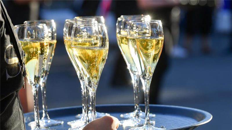 Champagner-Absatz sinkt deutlich Der Absatz von Champagner ist im vergangenen Jahr sowohl in Frankreich als auch im Ausland gesunken (Archivbild).