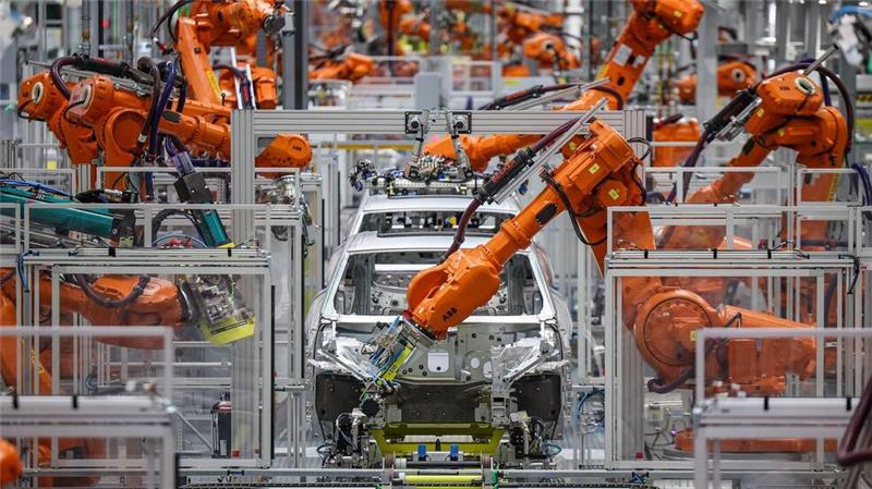 Industrieroboter-Absatz sinkt leicht - Ausblick verhalten Der Absatz von Industrierobotern ist weiterhin hoch - im vergangenen Jahr aber leicht zurückgegangen. (Symbolbild)