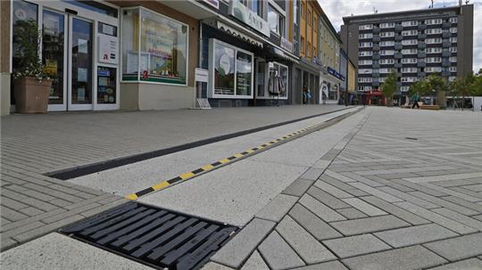 Der Absatz vor der St-Georg-Apotheke wird als gefährliche Stolperfalle wahrgenommen.