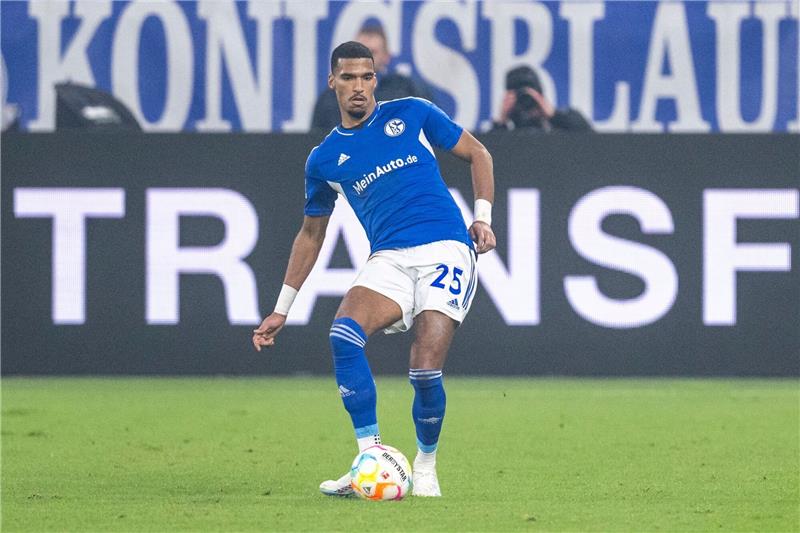 Der Abwehrspieler wechselt zum VfL Wolfsburg.