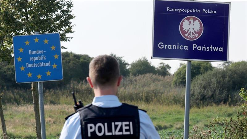 Der Ärger über deutsche Kontrollen an der gemeinsamen Grenze ist in Polen gestiegen. Nun will das Land selbst Kontrollen einführen. (Archivbild)