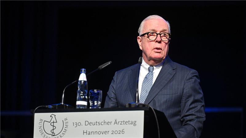 Der Ärztepräsident forderte, das Spargesetz auf „Hold“ zu stellen.