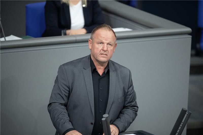 Eklat im Gesundheitsausschuss: AfD verlangt Vorsitz Der AfD-Obmann Kay-Uwe Ziegler soll sich mit einem Schild mit dem Zusatz «Ausschussvorsitzender» in den Gesundheitsausschuss gesetzt haben.