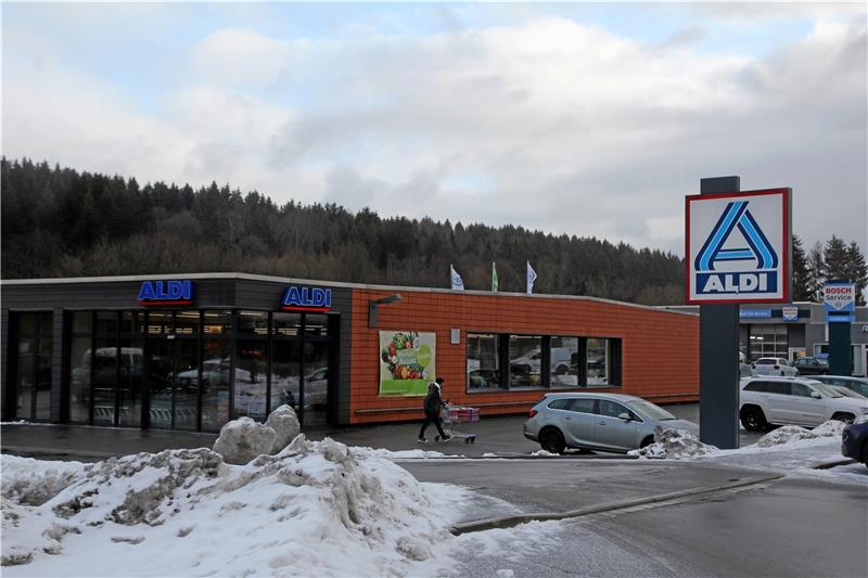 Der Aldi-Markt am Buchholzplatz soll auf eine Verkaufsfläche von 1030 Quadratmetern erweitert werden.  Foto: Eggers