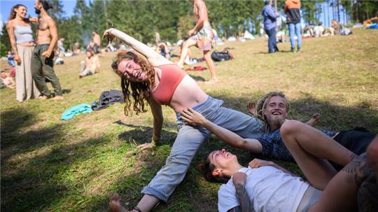 Der Alltag der „Rainbow Family“ ist musikalisch, entspannt und vor allem ohne Regeln.