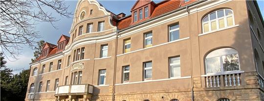 Der Altbau des Fritz-König-Stiftes (hier aus Richtung Ilsenburger Straße gesehen) ist schon lange nicht mehr in den normalen Klinikbetrieb integriert.  Foto: Schlegel