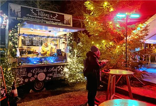 Der Altenauer Wintermarkt zeichnet sich durch die Gemütlichkeit aus, das wissen Einheimische und Gäste zu schätzen. Foto: Moock