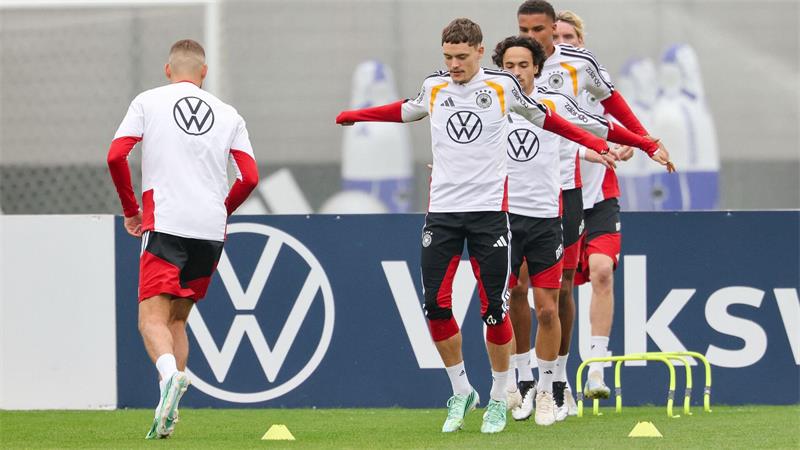 Klopps Revanche-Plan im griechischen Spätsommer mit Urbig Der Anführer: Florian Wirtz (vorne) dürfte Kapitän sein.