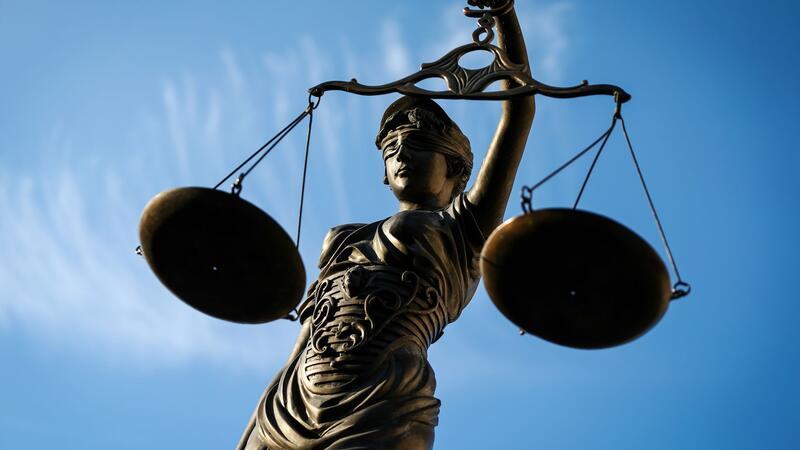 Der Angeklagte schob die Schuld vor Gericht auf einen Einbrecher.  Foto: dpa