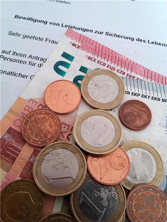 Der Angeklagte und seine Frau beziehen beide Sozialleistungen.  Symbolfoto: Pixabay
