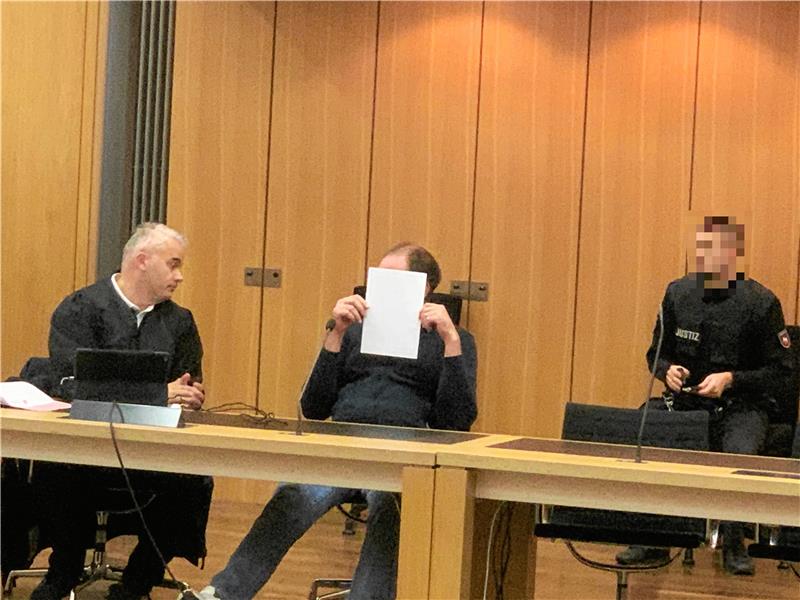 Eifersuchtsdrama in Clausthal-Zellerfeld endet tödlich Der Angeklagte wird beschuldigt, durch unterlassene Hilfeleistung den Tod eines 55-Jährigen verursacht zu haben. Foto: Klengel