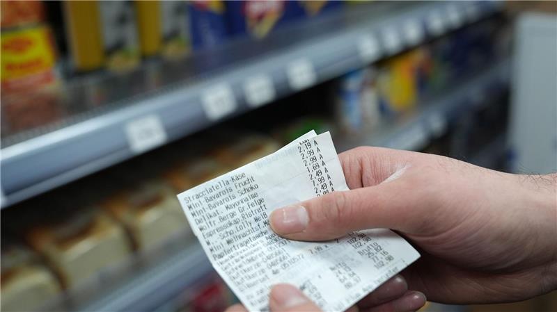 Energie günstiger: Inflation sinkt unter zwei Prozent Der Anstieg bei den Lebensmittelpreisen schmerzt vor allem Menschen mit wenig Geld.