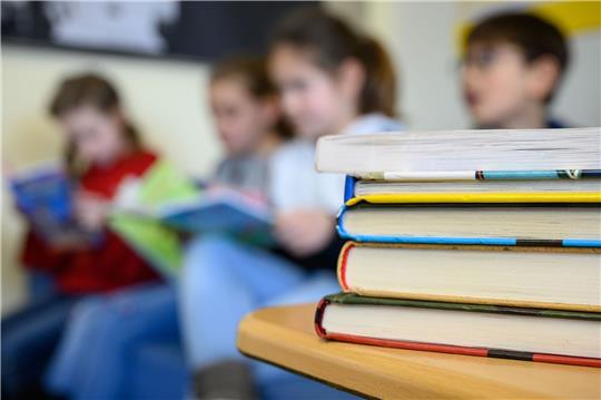Der Anteil der betroffenen Schülerinnen und Schüler mit großen Leseschwierigkeiten ist nach Einschätzung der Studienautoren inzwischen «alarmierend hoch».
