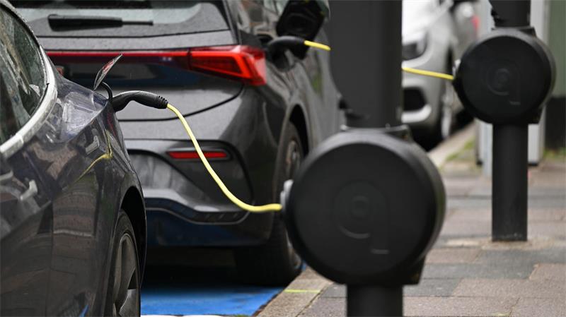 Berlin und Paris einig - „Verbrenner-Aus damit Geschichte“ Der Anteil von E-Autos nimmt in Deutschland kontinuierlich zu. (Symbolbild)