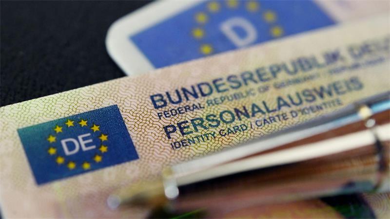 Perso, Kindergeld und mehr: Das soll einfacher werden Der Antrag auf einen neuen Personalausweis soll demnächst weitgehend online möglich sein. (Symbolbild)