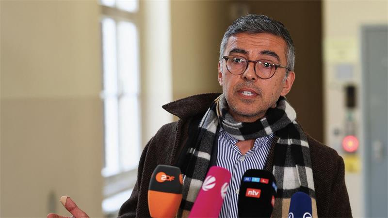 Der Anwalt des Hauptangeklagten, Shahryar Ebrahim-Nesbat, spricht dagegen von einem politisch motivierten Urteil.