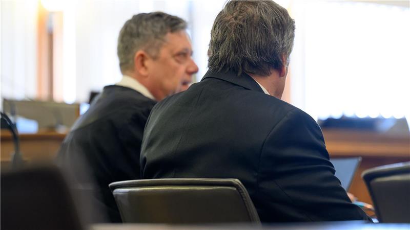 Der Anwalt sprach im Gericht für den Busfahrer.