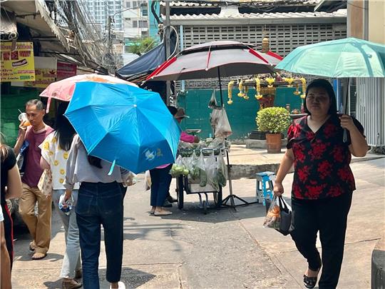 Der April läutet in Thailand das Ende der Trockenzeit ein und ist generell der heißeste Monat des Jahres.
