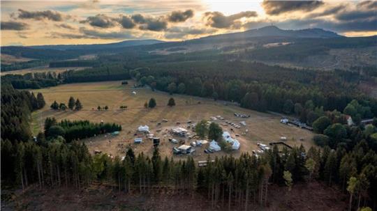 Der Aufbau für das Festival "Rocken am Brocken" in dieser Woche hat begonnen.