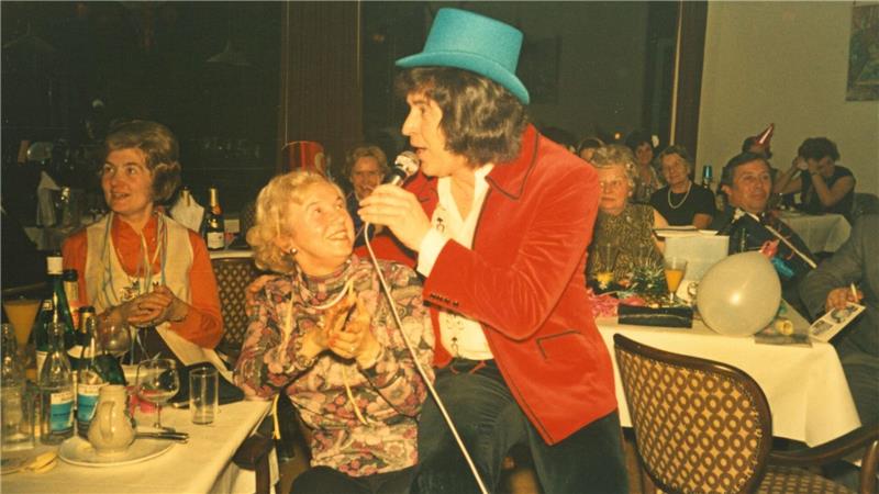 1973/74 tritt im Kurhaus der Schlagerstar Tony Marshall auf. 