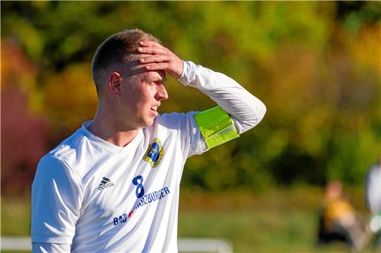 Der Aufwärtstrend ist schon wieder vorbei. Christian Schubert und die TSG Bad Harzburg verlieren beim VfL Wahrenholz und geben dabei ein Führung aus der Hand. Foto: Drechsler
